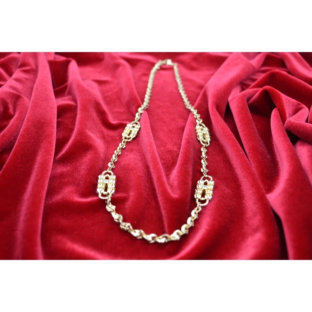 Vintage CAMROSE & KROSS Gold Tone Paper Clip Rhinestone Necklace‎ - Picture 4 of 5